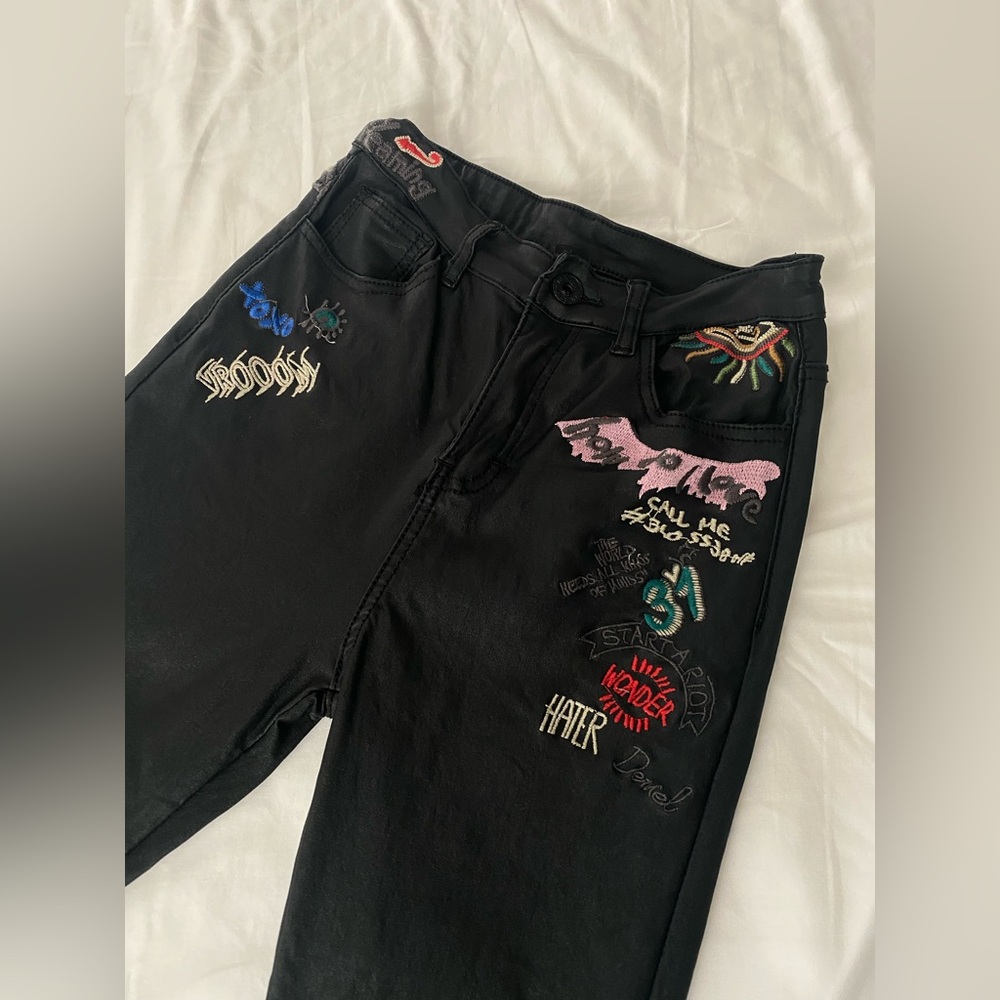 Embroidered Venti6 Black Women Jeans - Picture 2 of 5